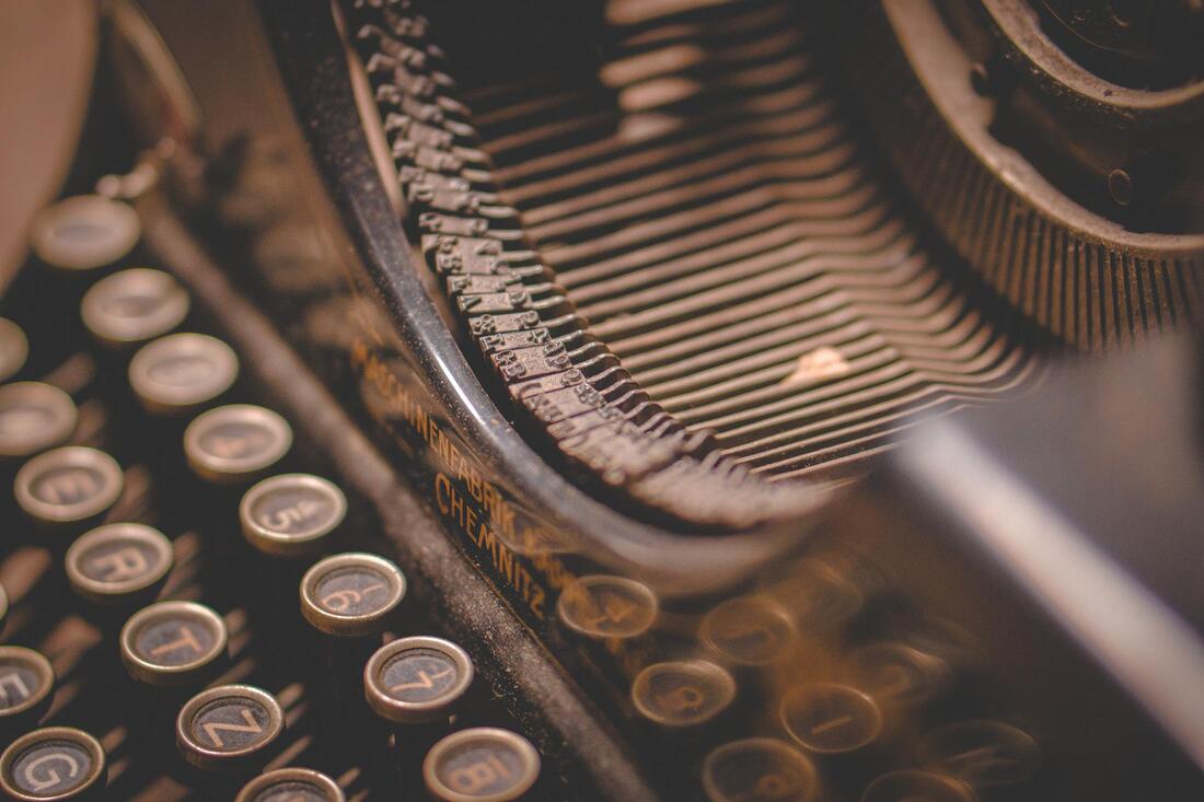 Machine à écrire antique